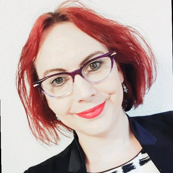 headshot for Stacy Cashmore